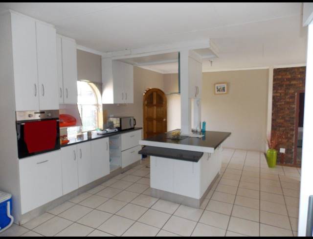 3 BEDROOM HOUSE SOLD IN THE ORCHARDS